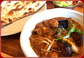 Monthly Curry - ナスとキノコと鶏もも肉のカレー