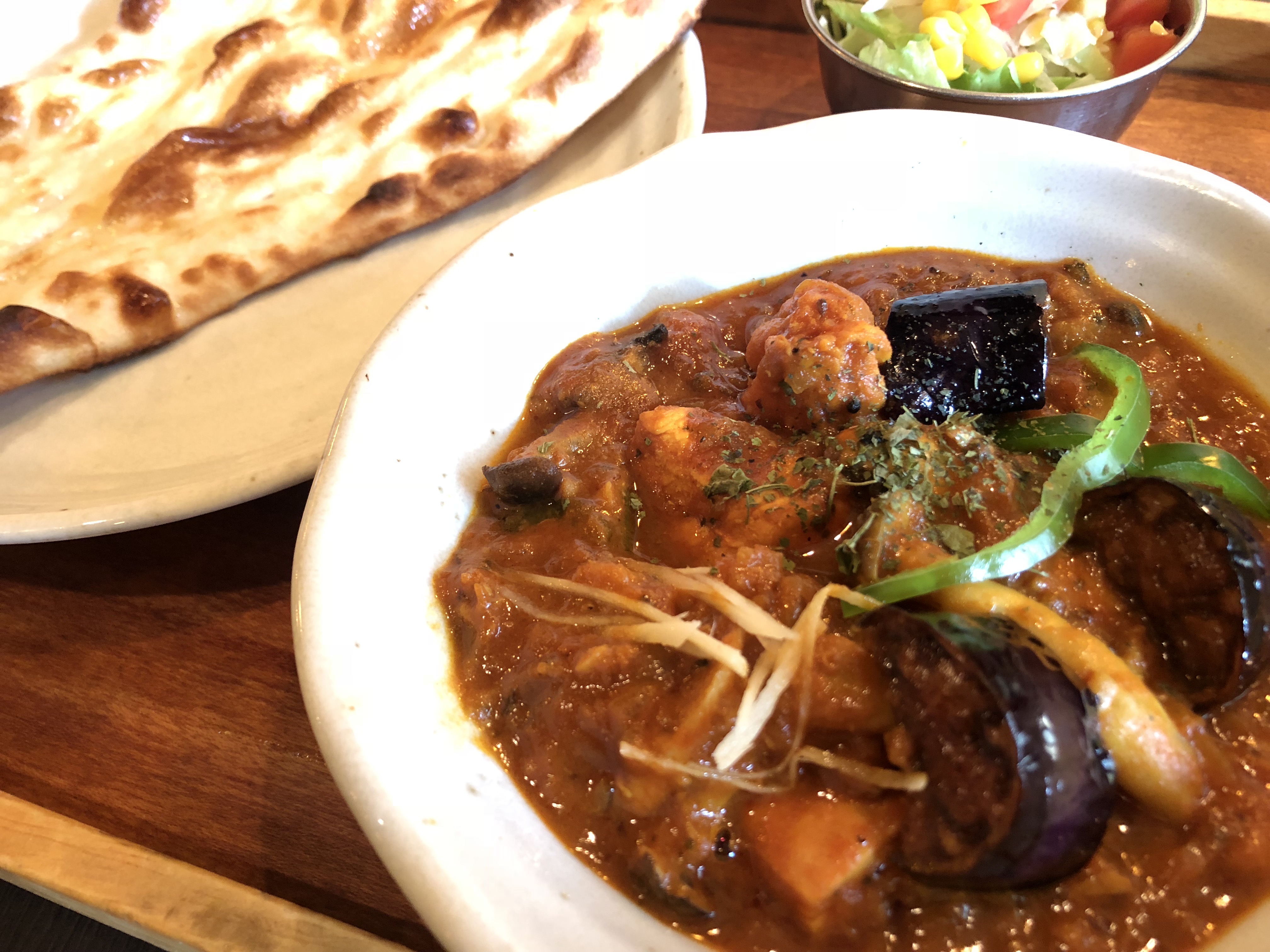 Monthly Curry - 揚げナスとキノコと鶏もも肉のカレー